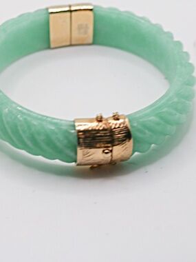 1940s -1950s 14k Sterling Silver Carved jadeite jade hinged bangle bracelet